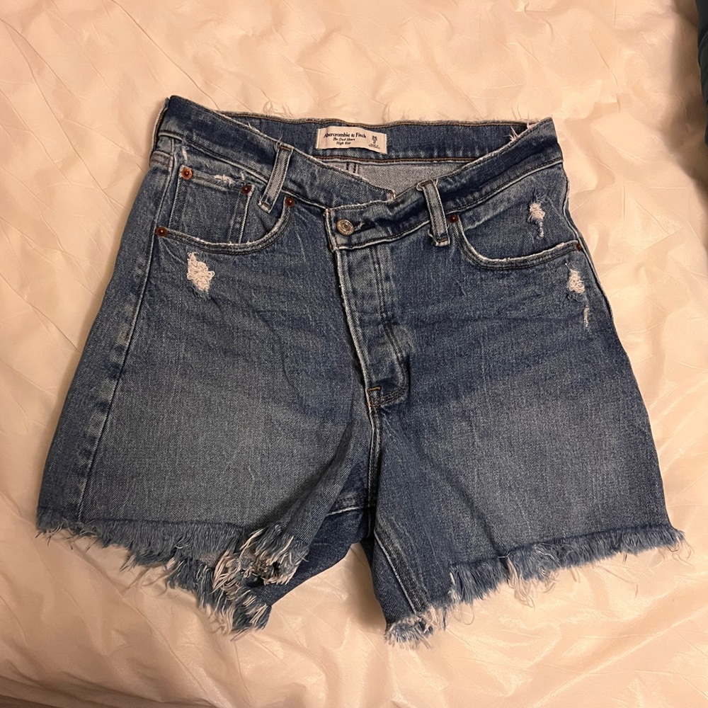 Abercrombie and Fitch The Dad Short High Rise size 2